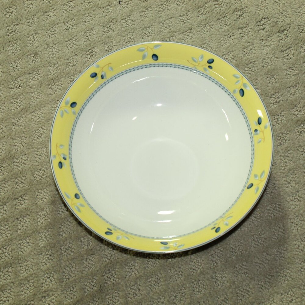 Royal Doulton blueberry 9.25" Round Serving Vegetable Bowl
